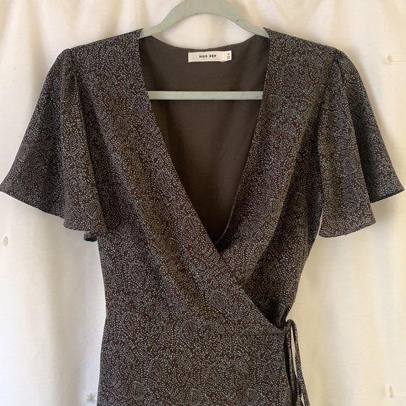 Mod Ref Dresses & Skirts - Mod Ref brown and blue floral paisley midi wrap dress